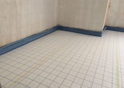 Instalación suelo radiante con panel de autofijación